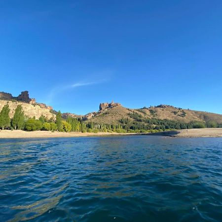 Greja Lodge relax y confort en el Limay, Patagonia Dina Huapi Exterior foto