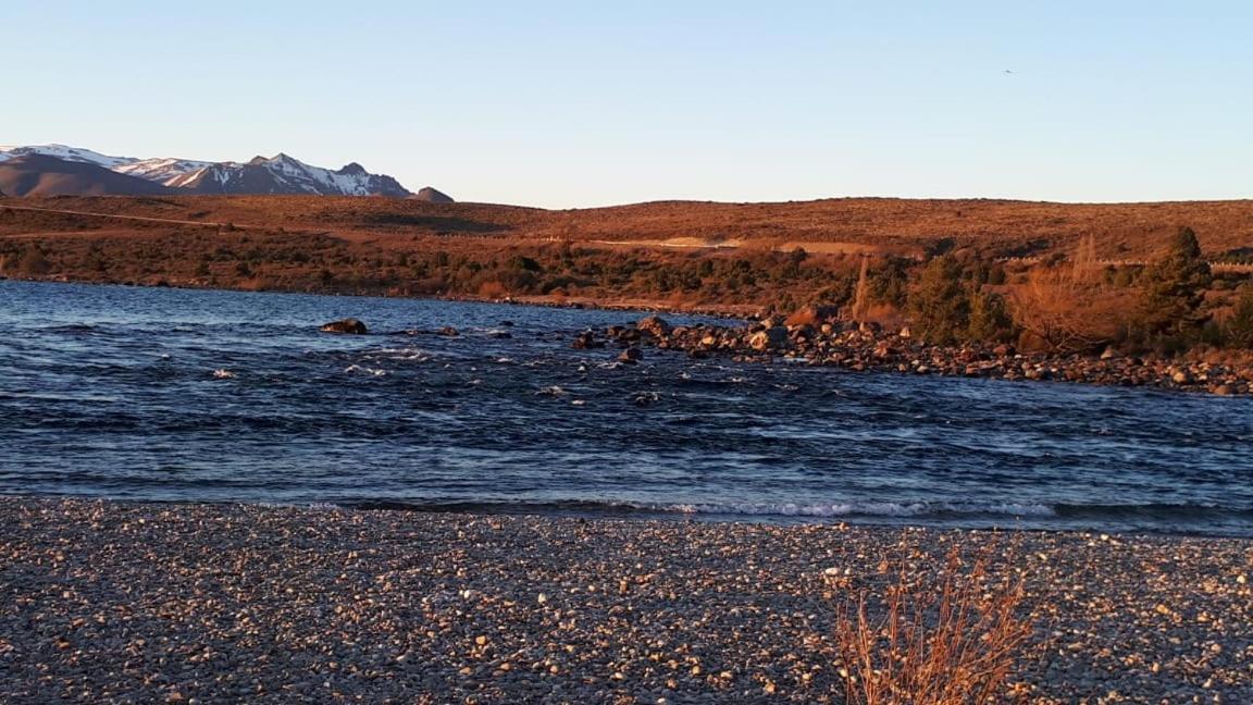 Greja Lodge relax y confort en el Limay, Patagonia Dina Huapi Exterior foto