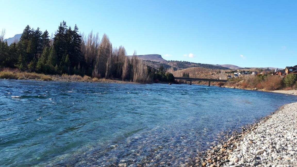 Greja Lodge relax y confort en el Limay, Patagonia Dina Huapi Exterior foto